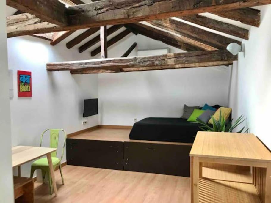 Buhardilla En El Madrid De Los Austrias Apartment Exterior photo